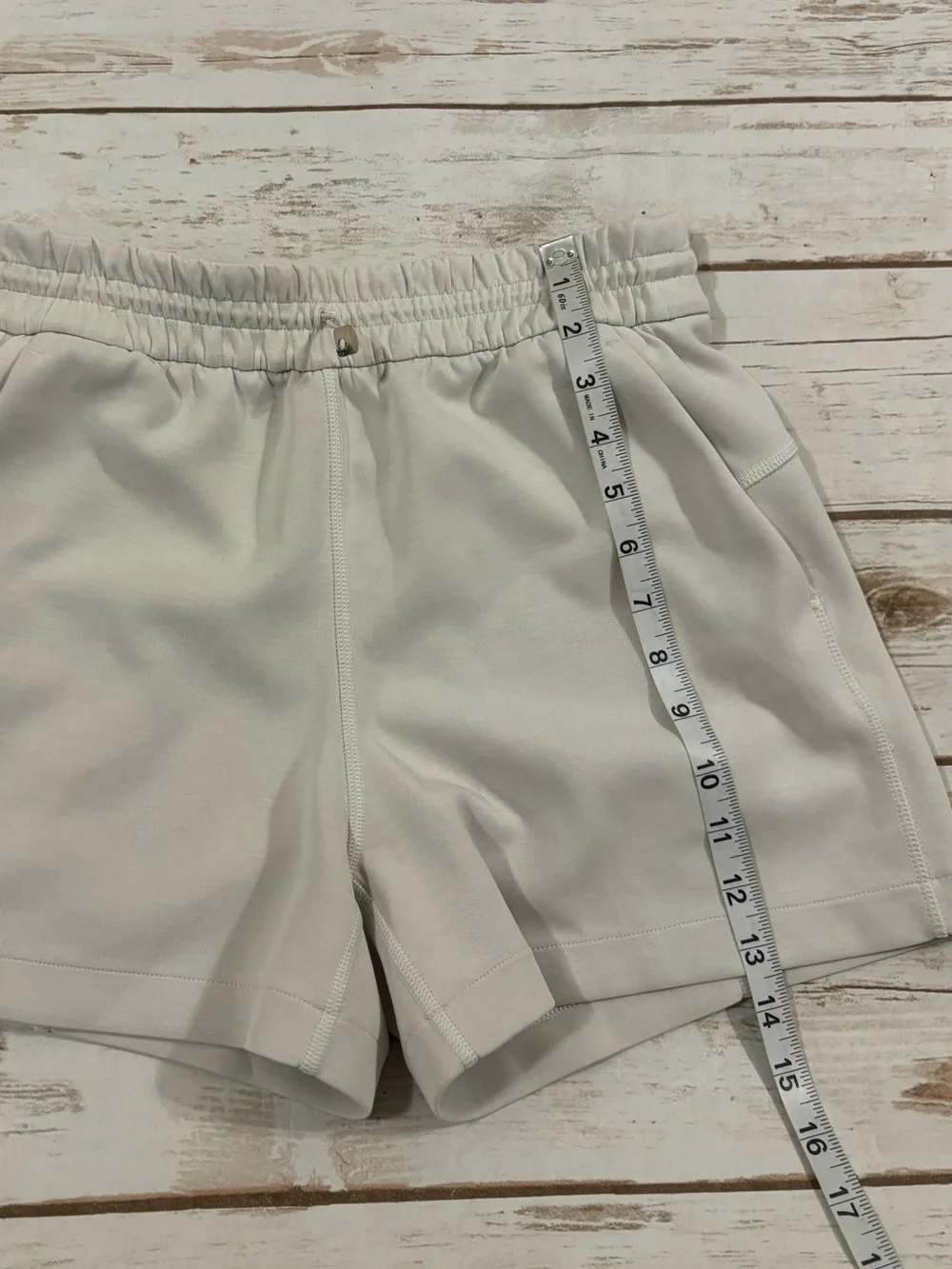 Lululemon Women’s Softstreme High-Rise Short 3.5